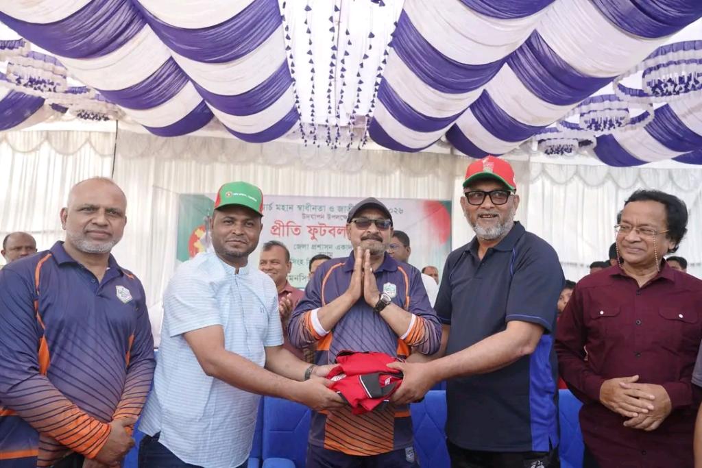 ময়মনসিংহ সিটি কর্পোরেশন কর্তৃক প্রীতি ফুটবল খেলা অনুষ্ঠিত।
